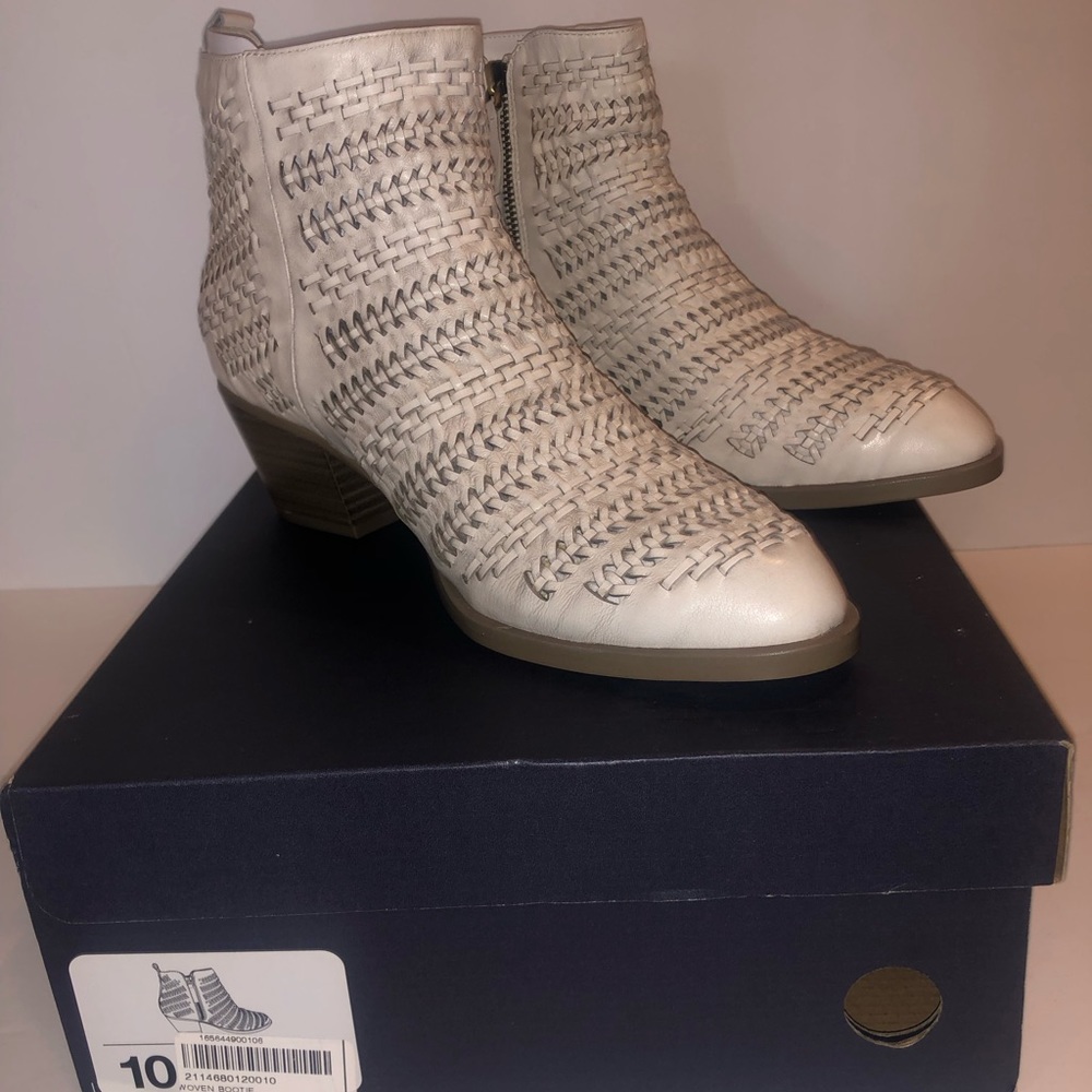 Woman Distressed cream leather woven booties GAP.